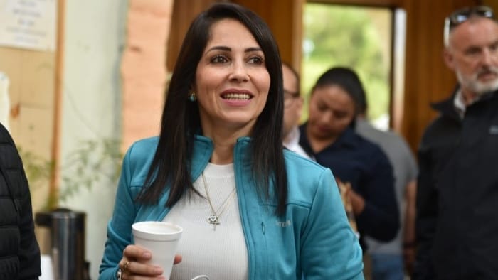 Sin lujos Luisa González candidata presidencial de Ecuador fue