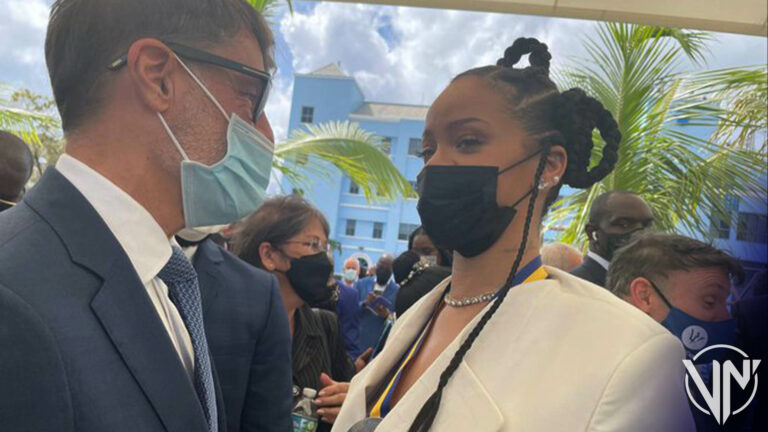 Canciller Plasencia y Rihanna se encuentran cara a cara en Barbados
