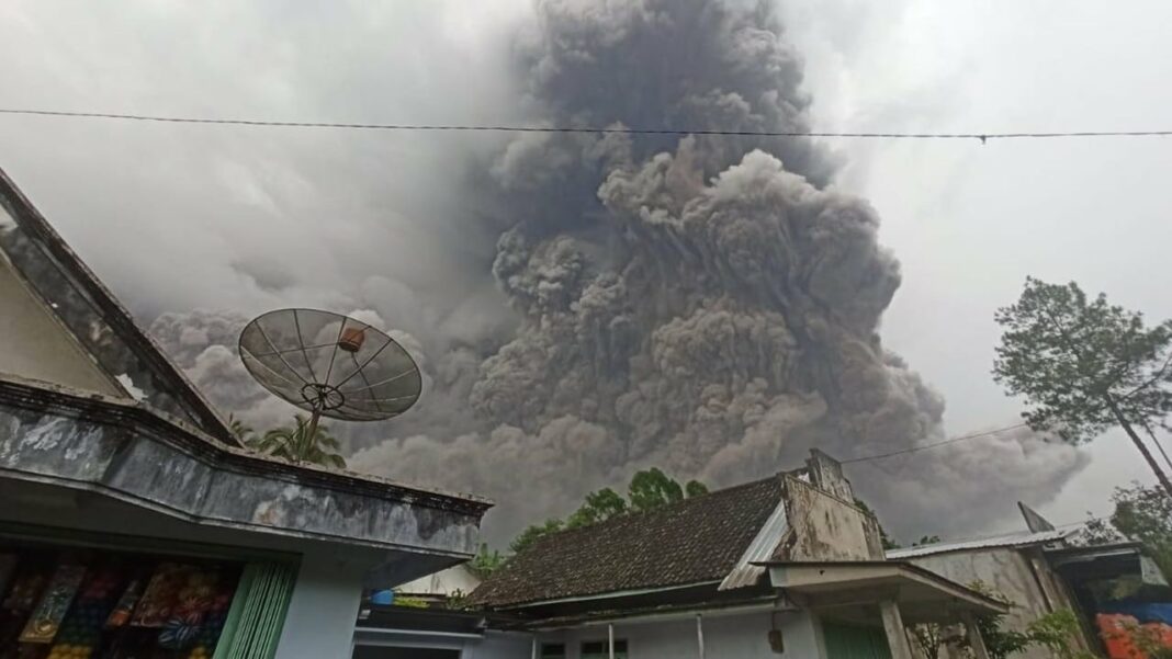 Erupción del Volcan de Semeru