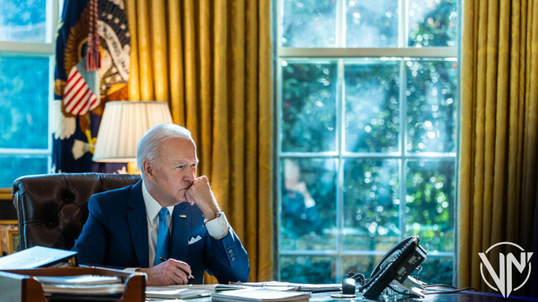 Biden pone en alerta a presidente de Ucrania
