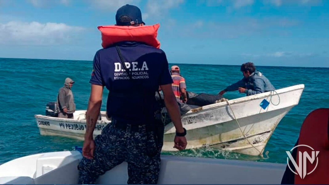 Rescatan a cuatro tripulantes de una embarcación pesquera en Miranda