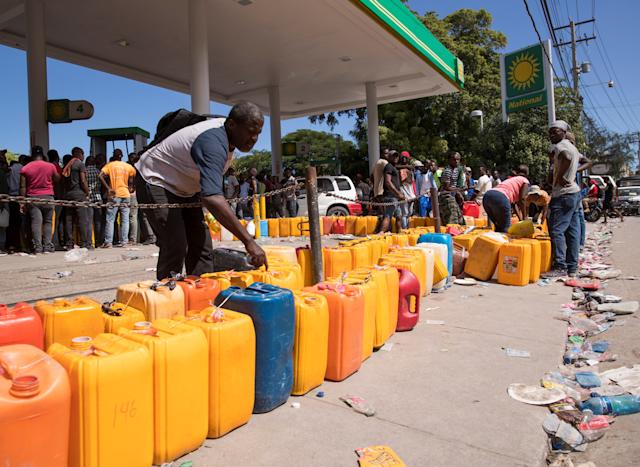 Gobierno de Haití desmiente aumento en precios del combustible