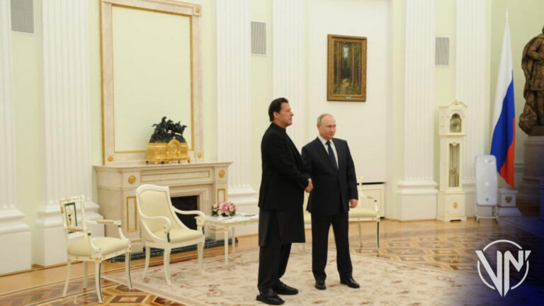 Luego de 23 años: Vladímir Putin se reúne con el primer ministro de Pakistán