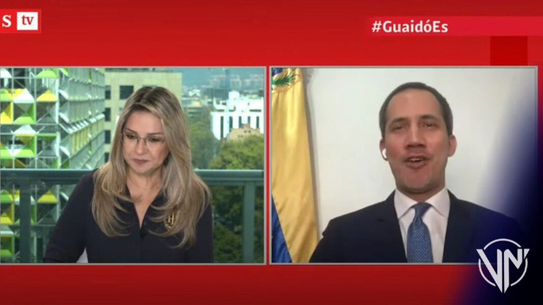 Juan Guaidó denuncia supuesta persecución y balbucea cuando le piden pruebas