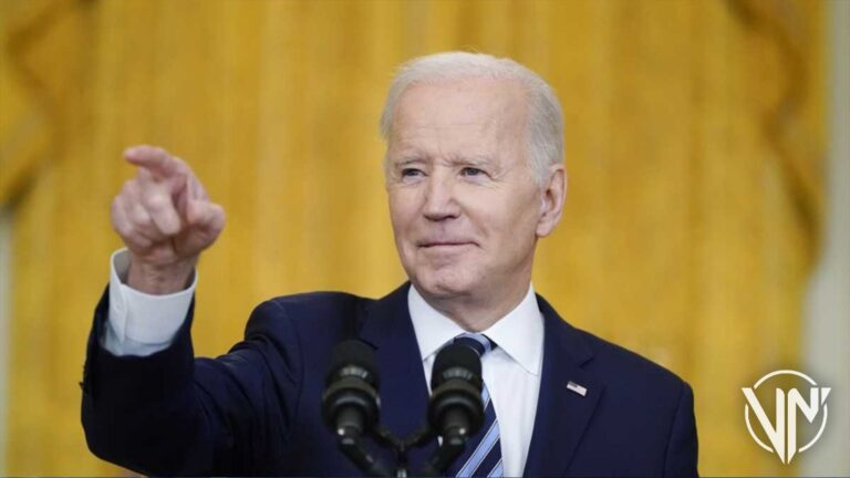 Presidente Joe Biden quedó desorientado en el escenario (+Video)