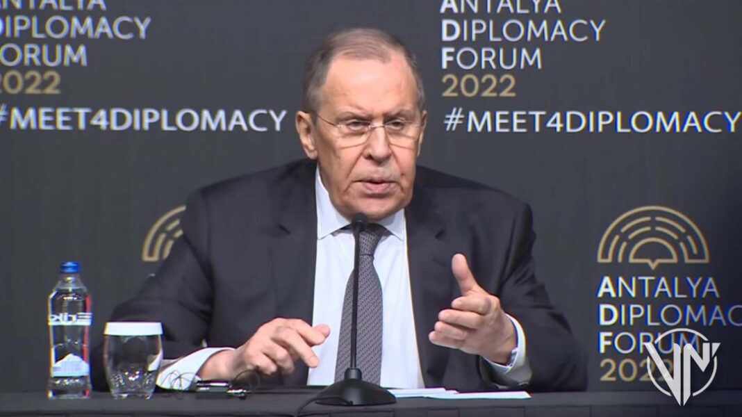 Serguéi Lavrov recalcó que Rusia insistirá en solución del conflicto
