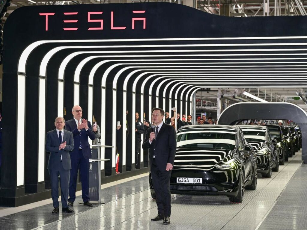 Tesla inauguró su primera planta de automóviles eléctricos en Alemania