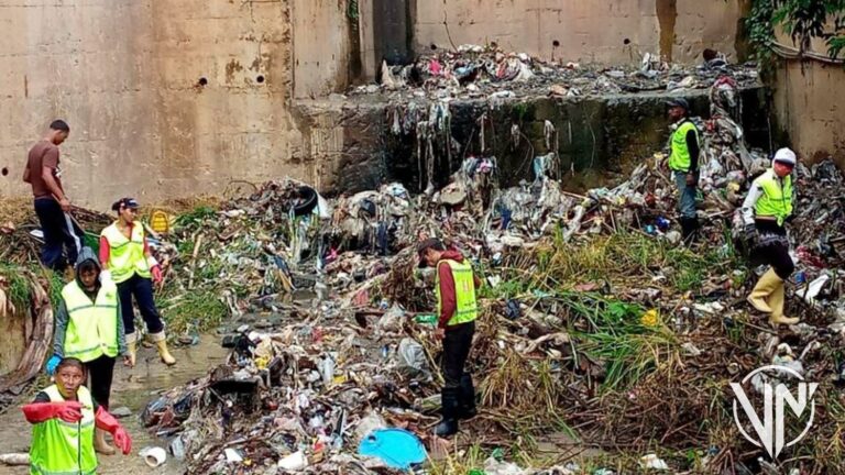 Continúa jornada de limpieza en 123 quebradas de Caracas
