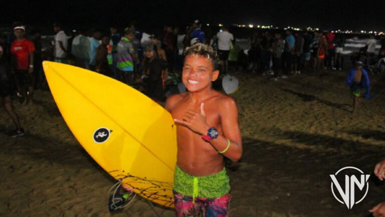 Jornada de Surfing nocturno marca tendencia en el DracuFest 2022