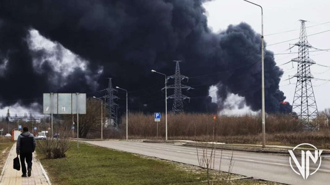 Ataque ucraniano en Rusia provocó incendio de un depósito de petróleo