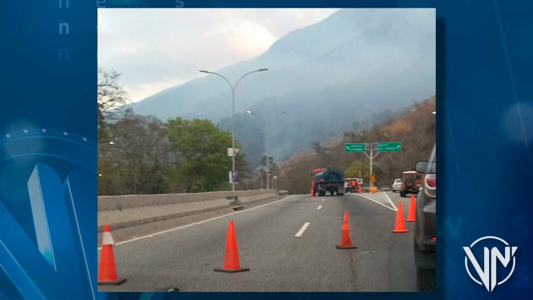 Cerrado el paso a la Cota Mil por incendio en el Waraira Repano