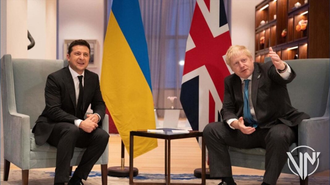Boris Johnson pretende retrasar diálogos de paz con Ucrania