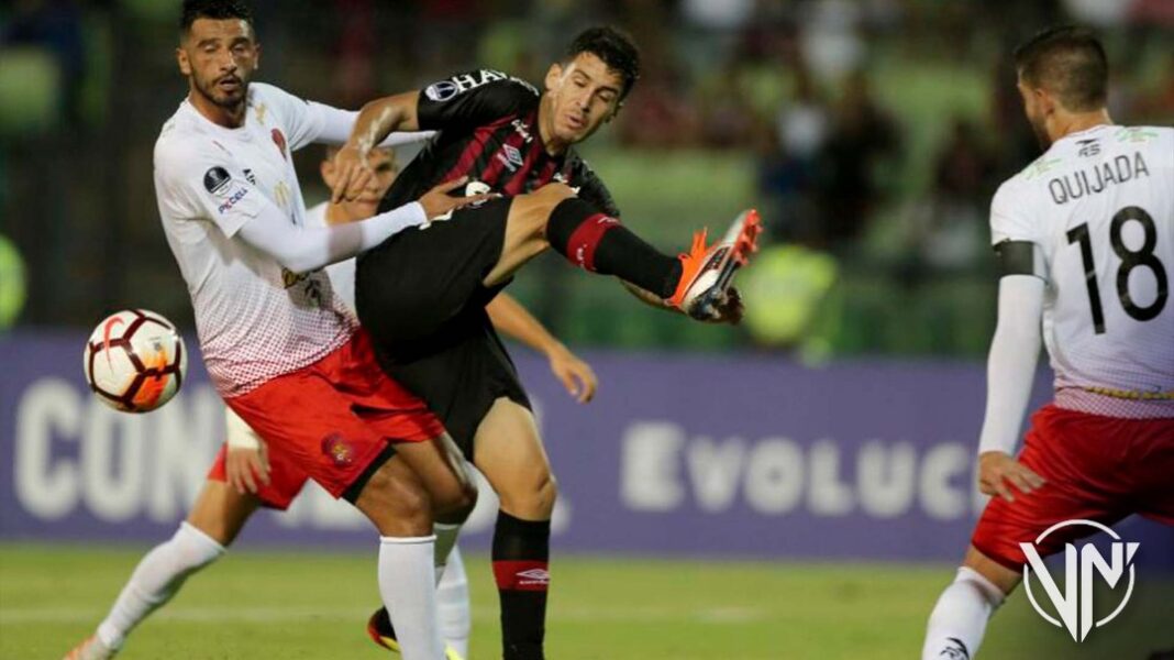 Caracas y Athletico Paranaense chocan este martes en Copa Libertadores