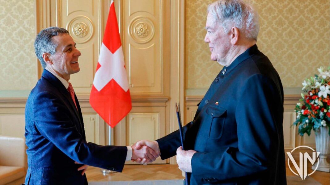 Chaderton es recibido por el presidente de Suiza