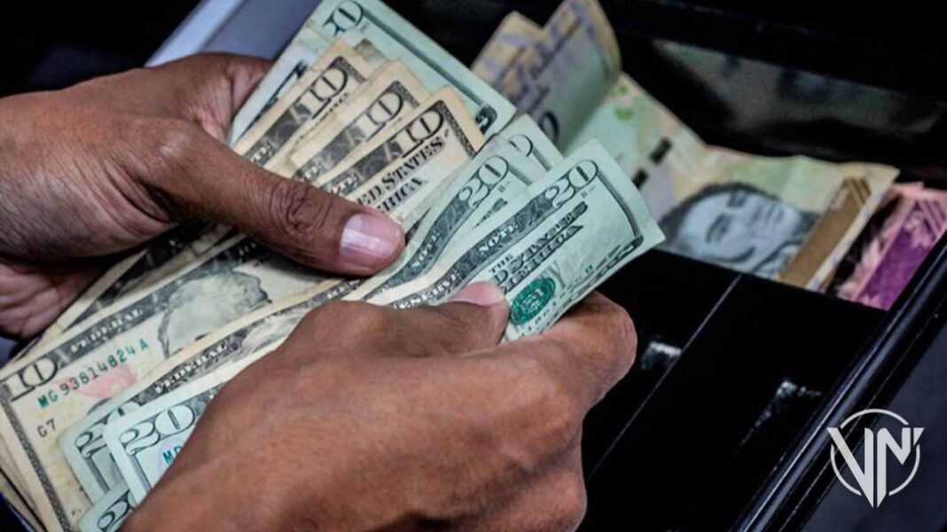 Según firma Ecoanalítica el bolívar gana terreno como sistema de pago frente al dólar