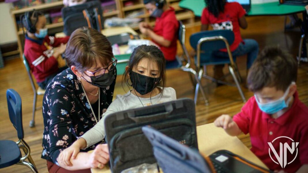 EEUU retoma uso de mascarillas en escuelas tras repunte de covid-19