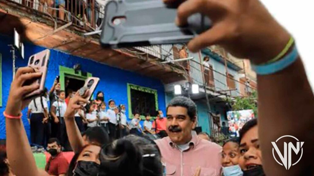 Maduro consejos comunales