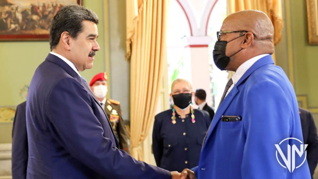 Maduro embajadores