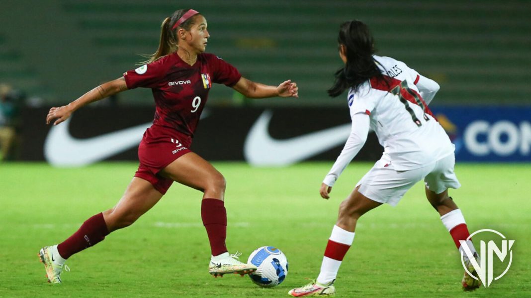 Vinotinto femenina