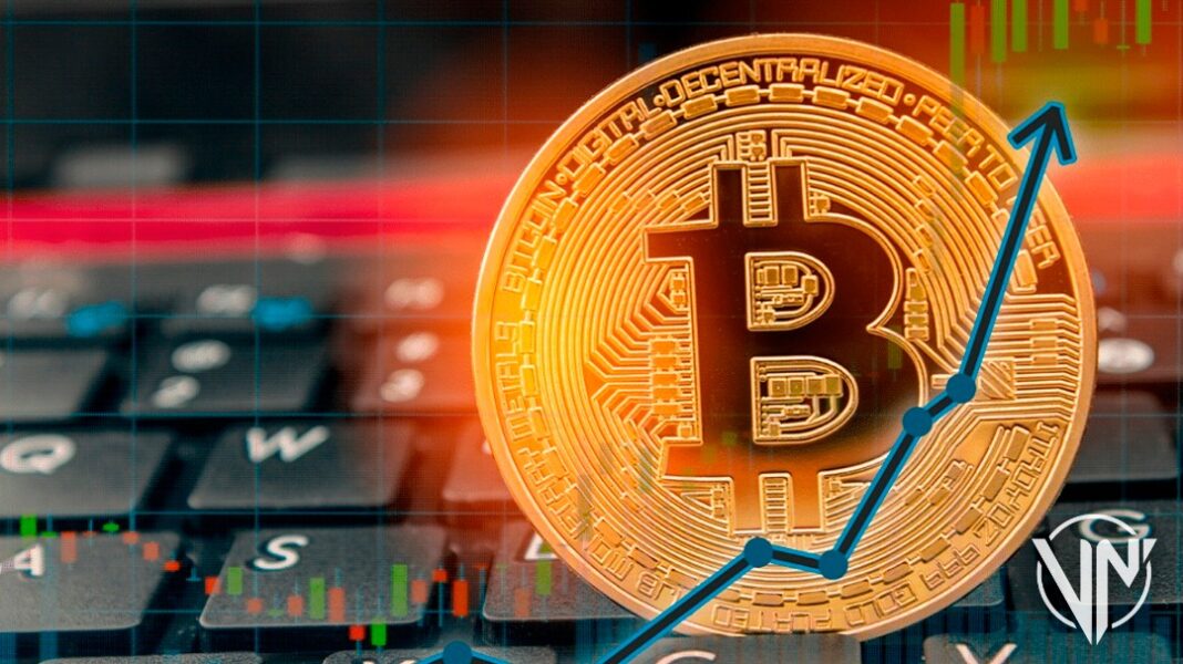Bitcoin sube un 3,4% a 24.584 dólares