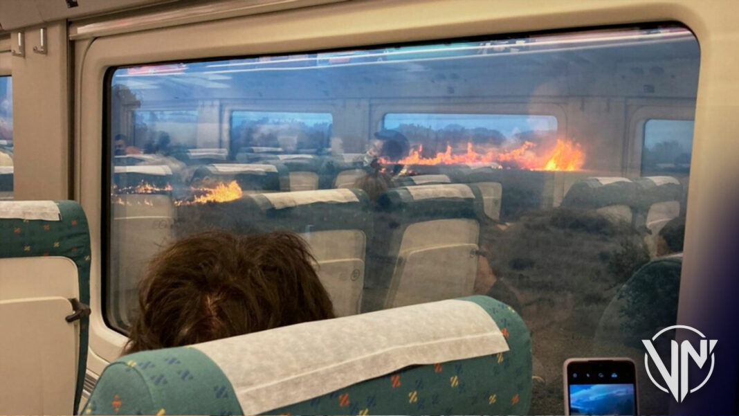 Pasajeros de un tren quedan atrapados en incendio forestal en España