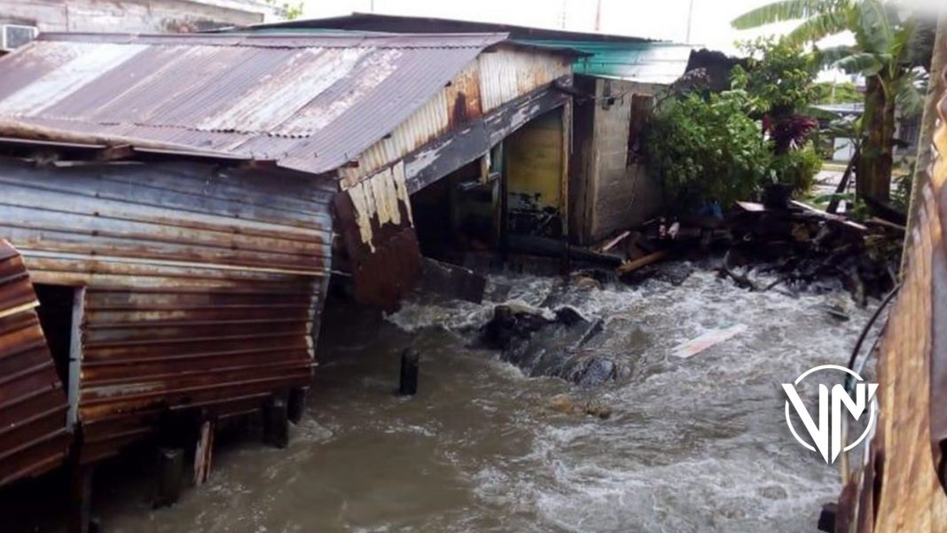 120 familias en riesgo de perder sus casas en Los Palafitos por fuerte oleaje