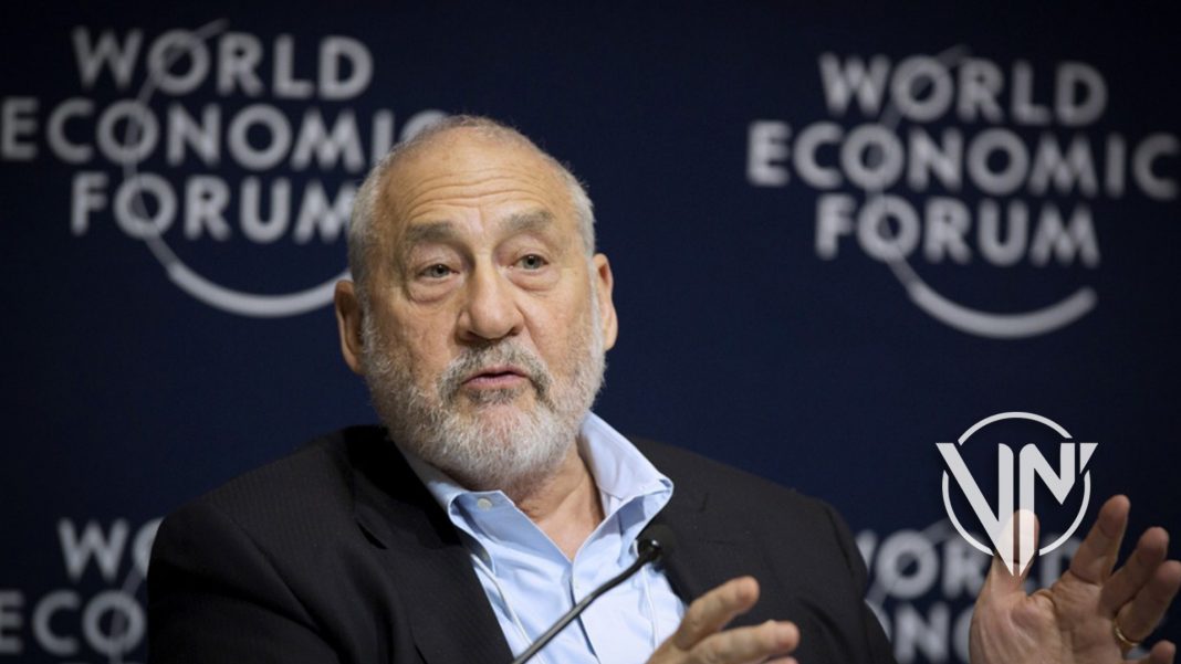 Joseph Stiglitz demanda pago de impuesto especial por parte de empresas petroleras