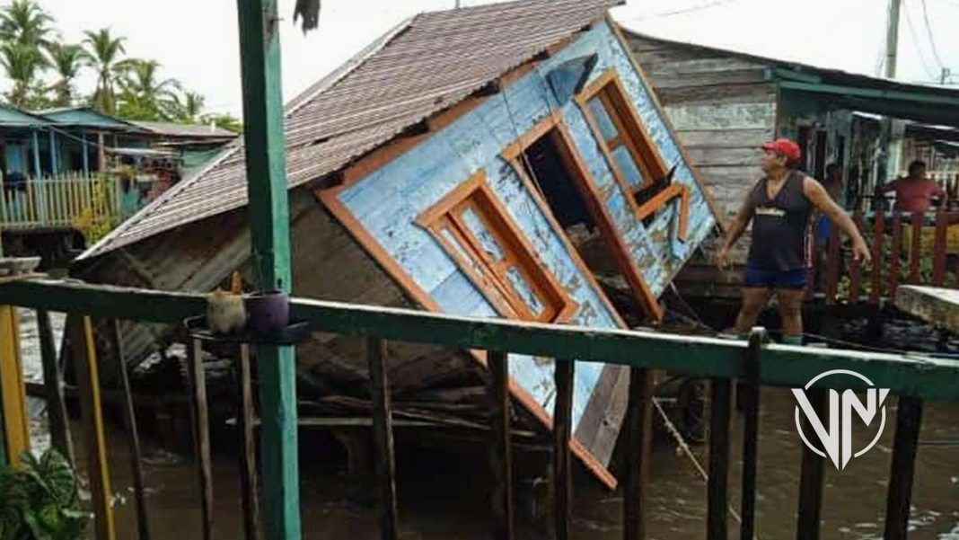 Gobierno nacional evaluó viviendas afectadas por fuerte oleaje en Los Palafitos