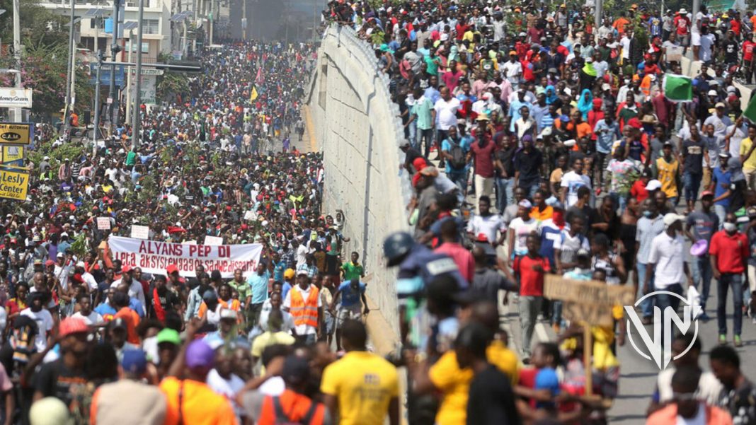 Dirigente político en Haití pide extender protestas hasta que renuncie el primer ministro