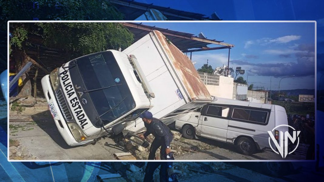 Accidente vial dejó 14 funcionarios de PoliLara heridos