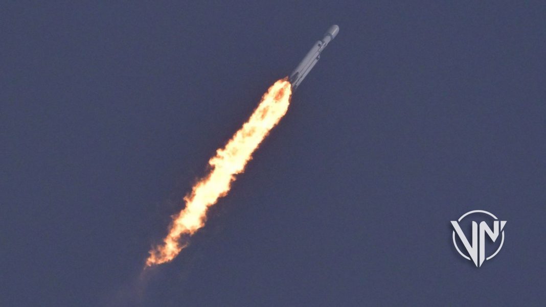 Luego de 3 años, SpaceX lanza su primera misión Falcon Heavy