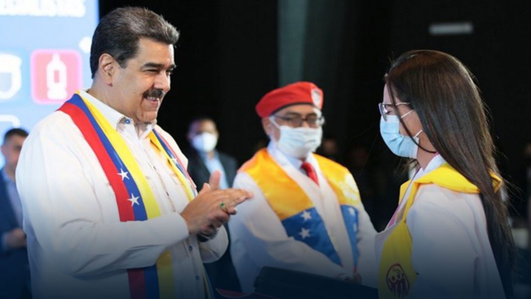 Maduro profesionales salud