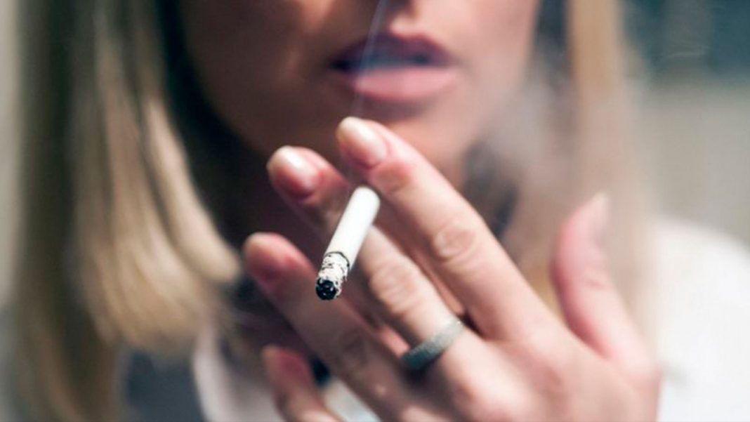 Nueva Zelanda con todo el peso de la ley contra fumadores jóvenes