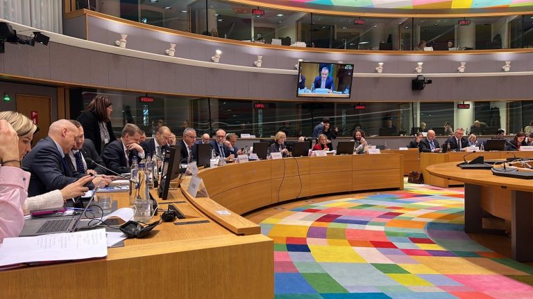 La UE acuerda limitar el precio del gas a 180 euros