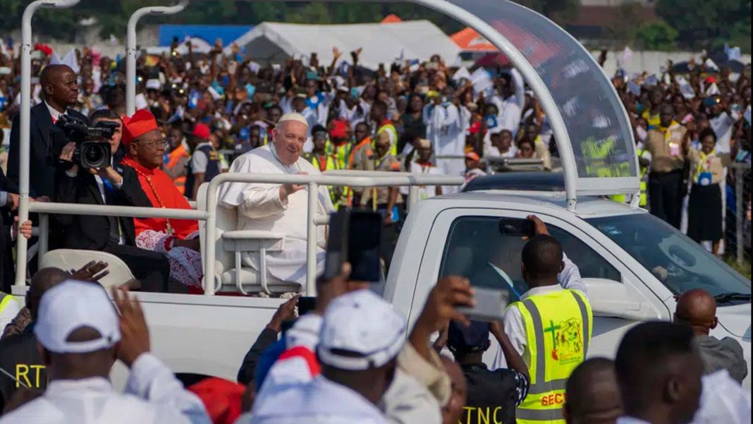 Papa Francisco clama por el perdón a víctimas de la violencia en el Congo