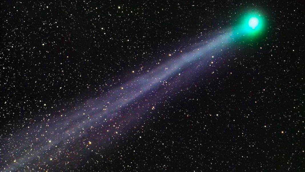 Impresionante paso del cometa verde por Grecia