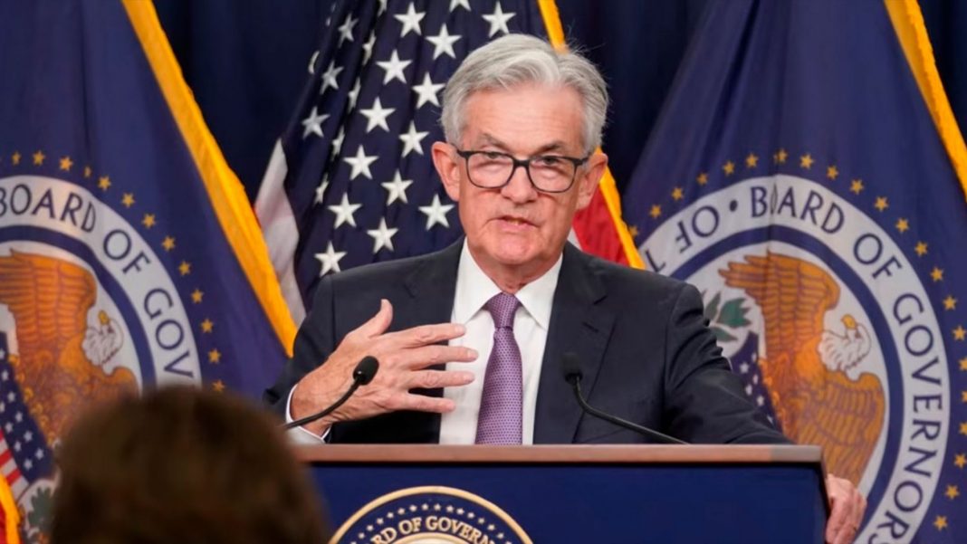 Reserva Federal intenta frenar crisis bancaria e inflación con aumento de tasas