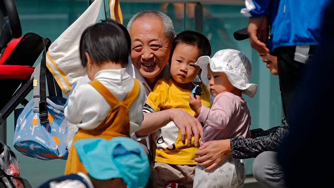 Envejecimiento obliga a China a revisar política de natalidad y sexualidad de China