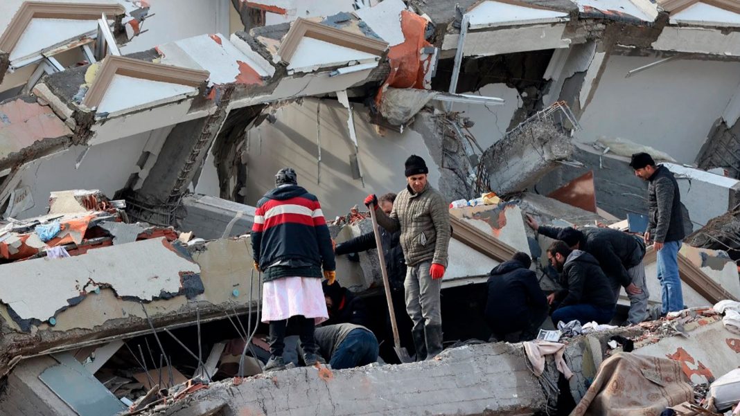 Terremotos en Türkiye arrojan hasta el momento 46 mil muertos