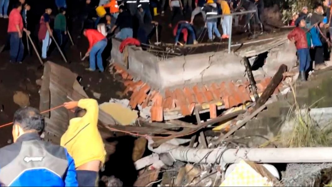 Ecuador registra 16 personas muertas por deslizamiento de tierra en Alausí