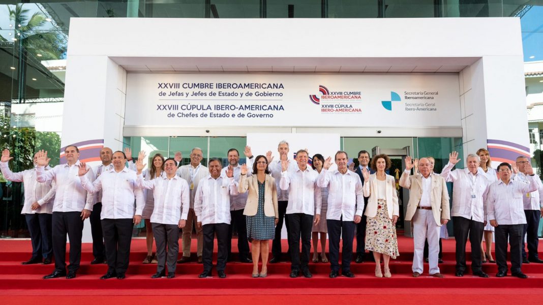 Canciller Yván Gil llegó a Santo Domingo para la Cumbre Iberoamericana