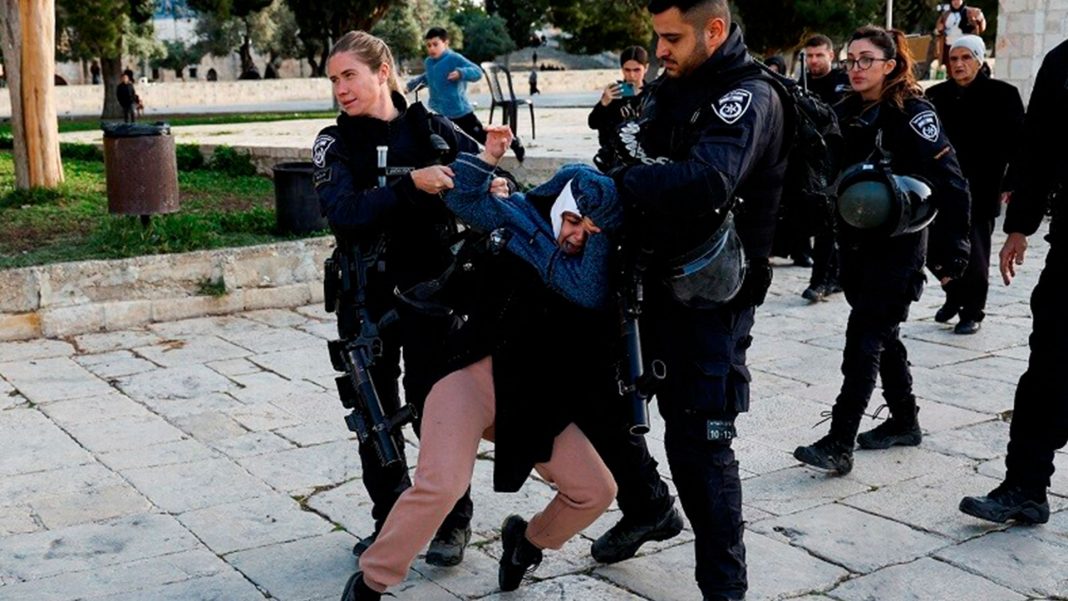 Más de 300 personas arrestadas en mezquita de al-Aqsa en Jerusalén