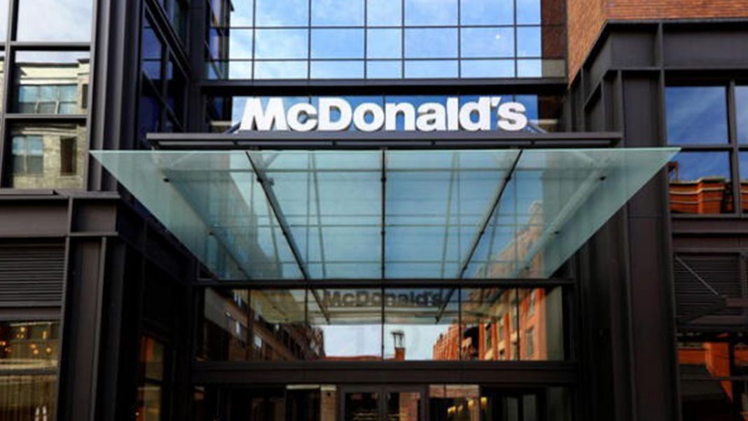 McDonald's cerrará oficinas en EEUU y prepara despidos masivos