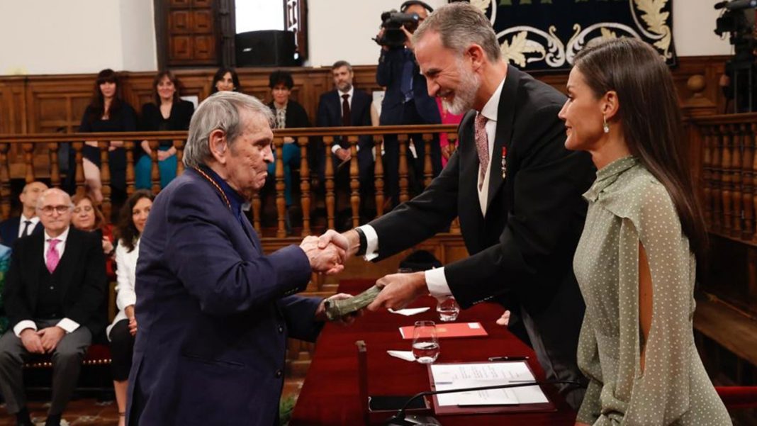 Poeta venezolano Rafael Cadenas Premio Cervantes