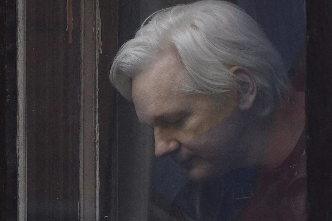 Julian Assange publica carta al Rey Carlos III