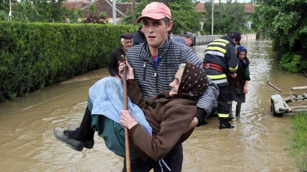 evacuados inundaciones Serbia
