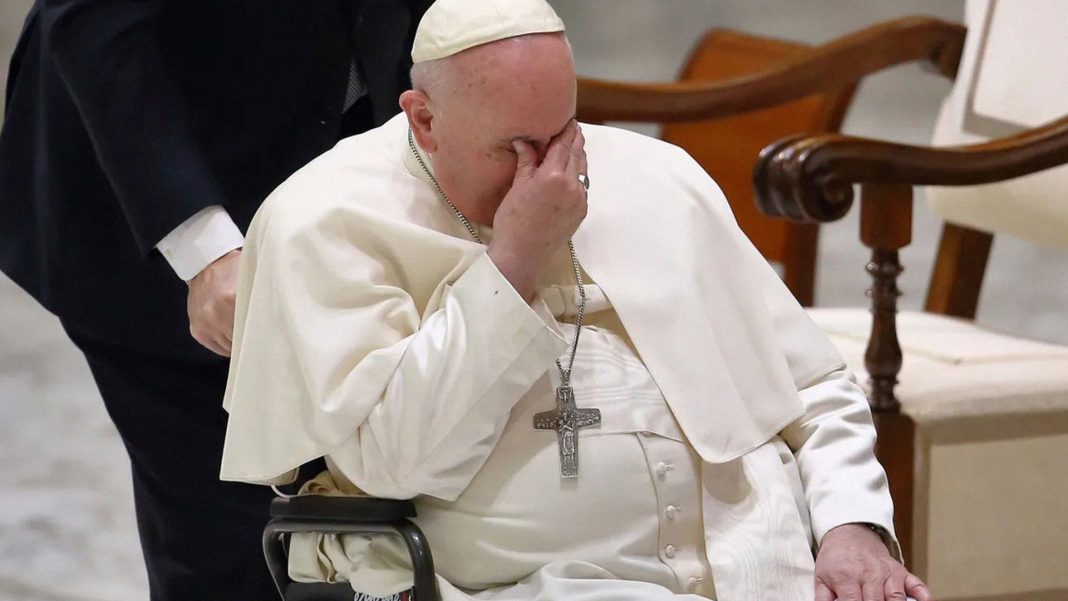 Papa Francisco aún padece los efectos de la anestesia y le cuesta respirar