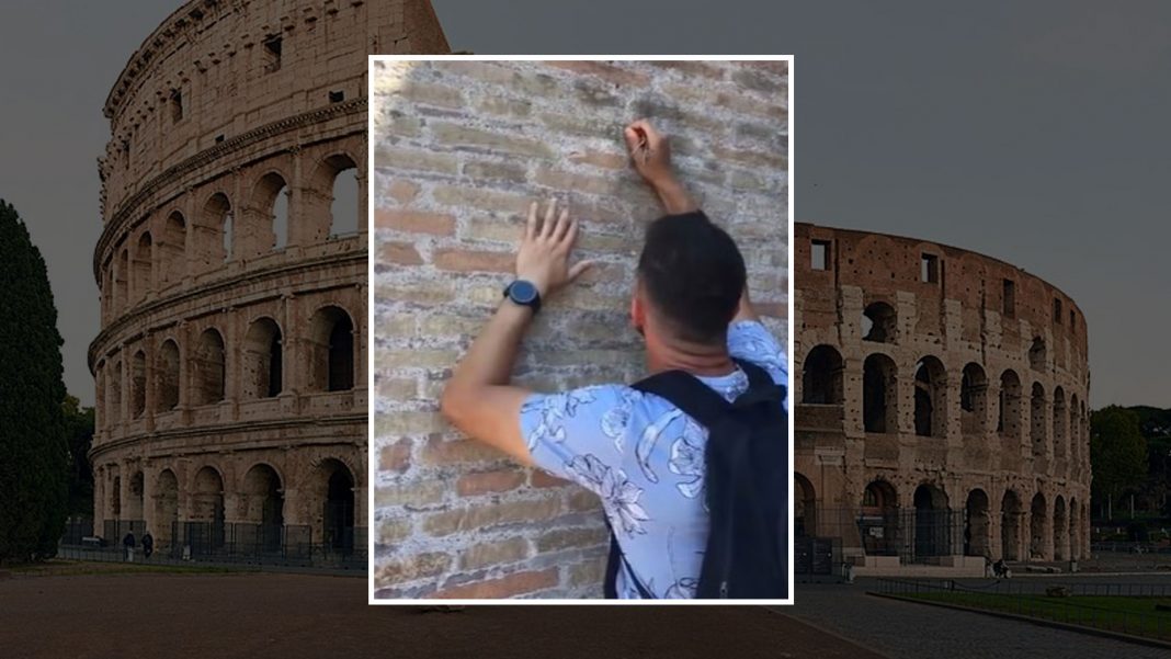Turista Coliseo Roma