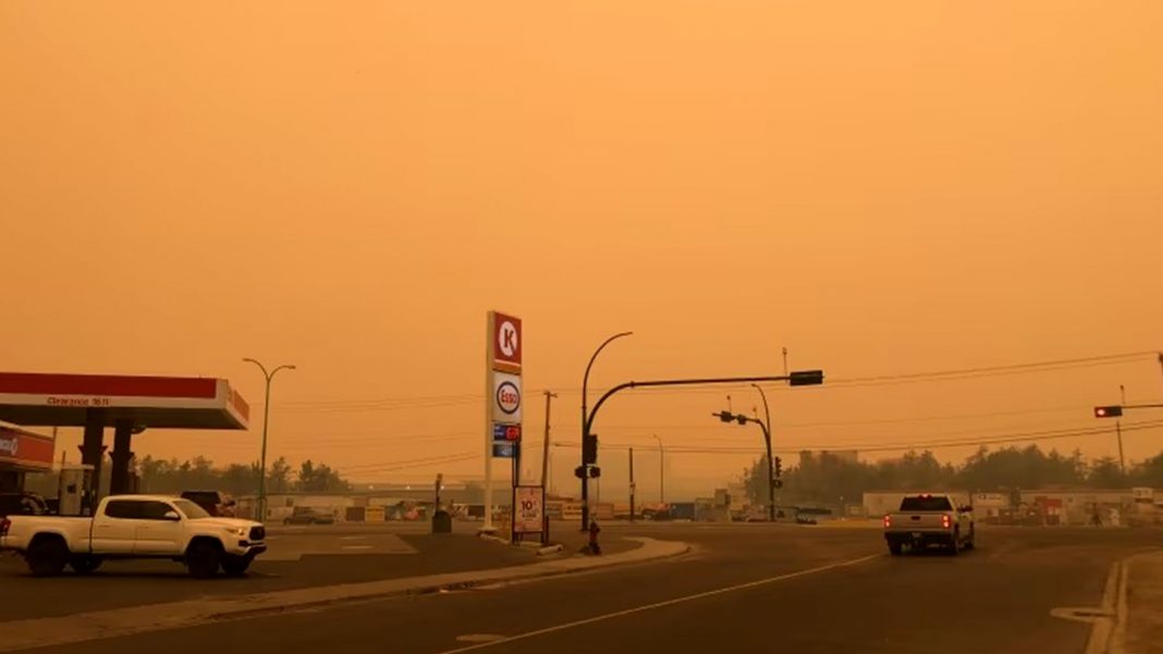 Canadá evacúa la ciudad de Yellowknife por incendios forestales