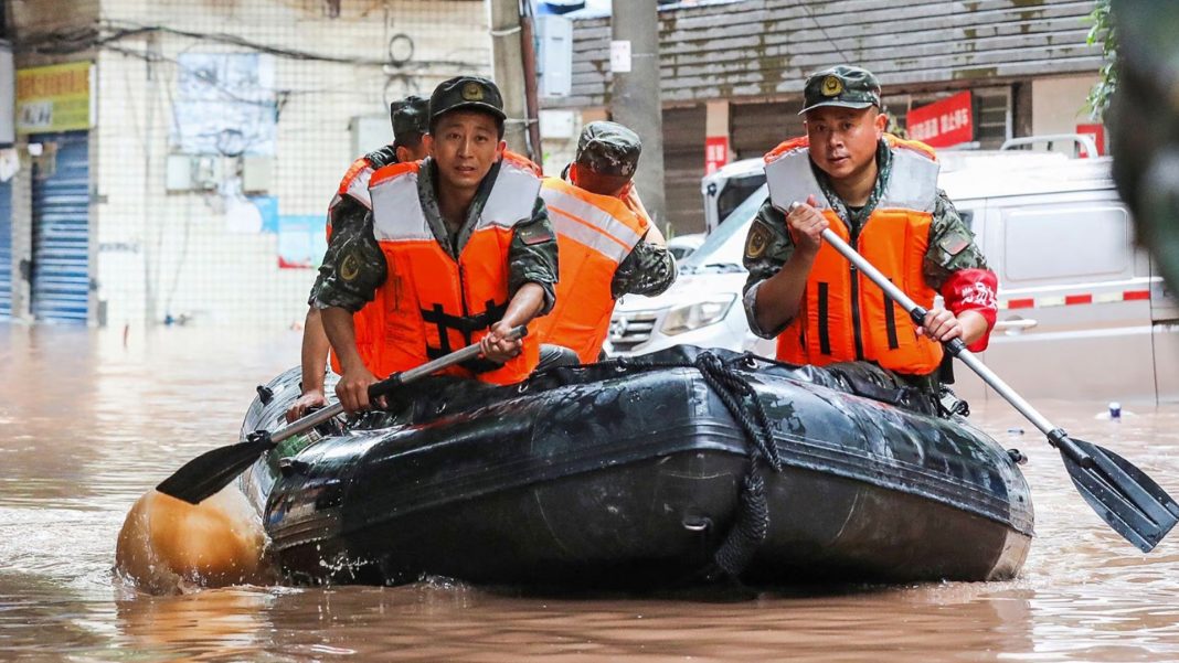 China en alerta por inundaciones en 13 regiones